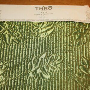 Green Quilted Satin Placemats Leaf Motif New Dining Table 4 Pc Set NWT 13 x 18